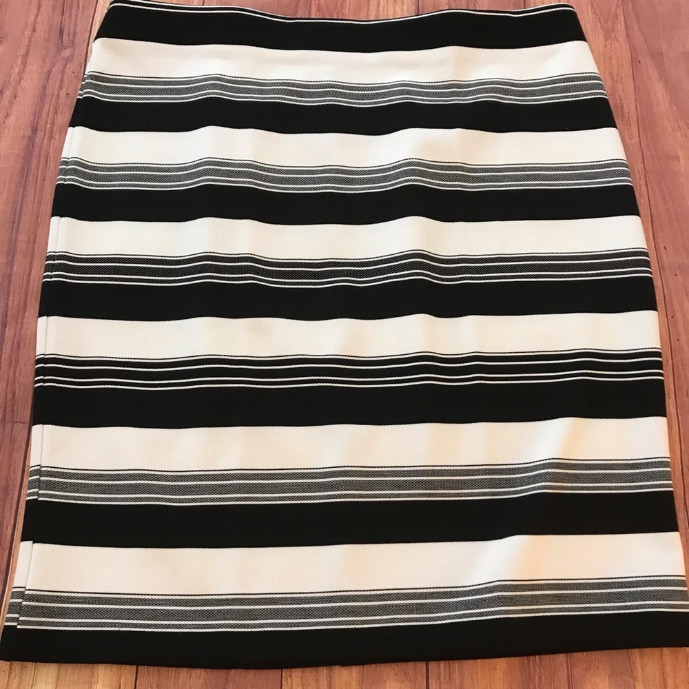 Roz & Ali Black/White Textured Pencil Skirt Sz 1X
